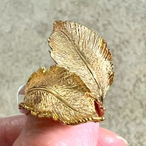 Sterling Silver ring. Cascades over finger and beautiful detail